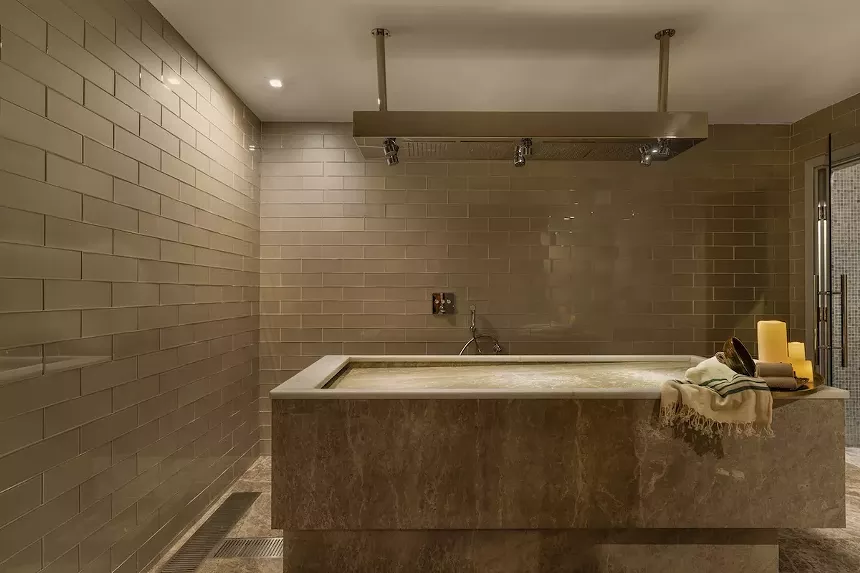 The Vichy shower room at Hürrem Hammam Wellness & Spa